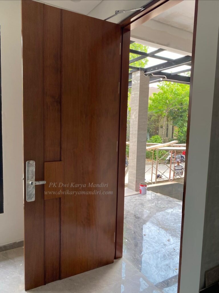 Pintu utama single swing